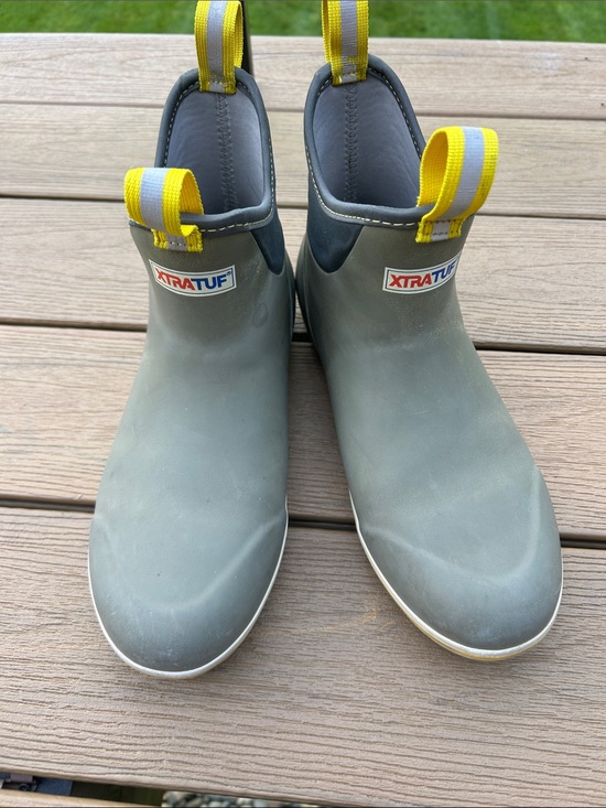 XTRATUF Men’s Gray Chelsea Deck Boots with Yellow Pull Tabs, Sz 9 main image 4